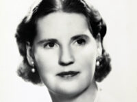 Kirsten_Flagstad,_ca_1940-45_2